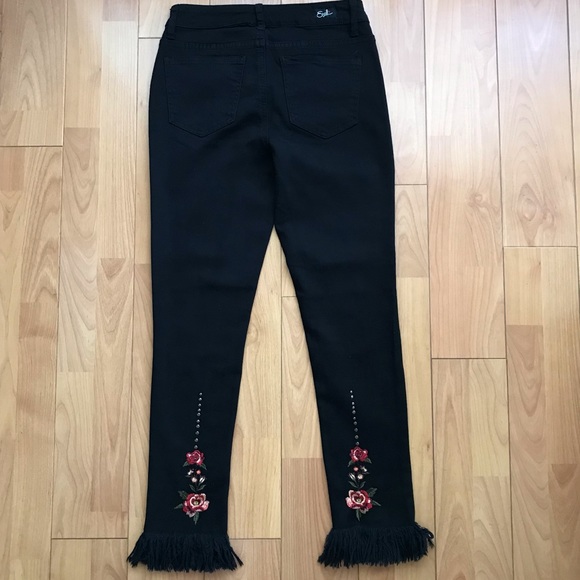 ♻️Reposted NWOT Earl Jeans embroidered & studded skinny jeans - Picture 5 of 16